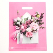 Розовый пакет с цветочным принтом и вырубной ручкой (40х31 см) - Сима-Ленд - купить с доставкой в Раменском