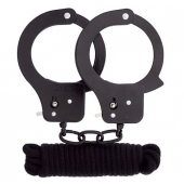 Чёрные наручники из листового металла в комплекте с веревкой BONDX METAL CUFFS LOVE ROPE SET - Dream Toys - купить с доставкой в Раменском